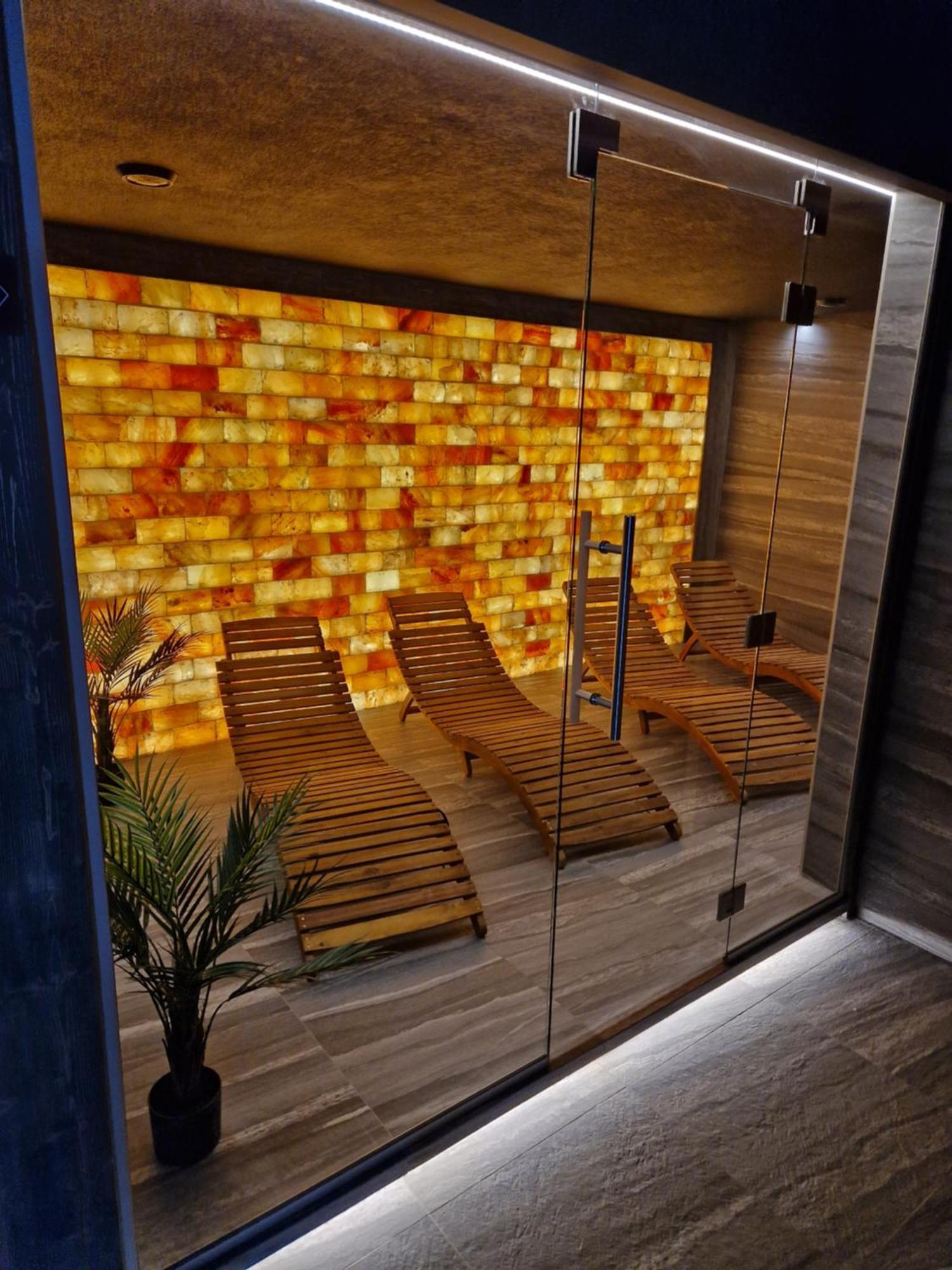 Porty C120 Kasprowicza Pool Sauna Parking